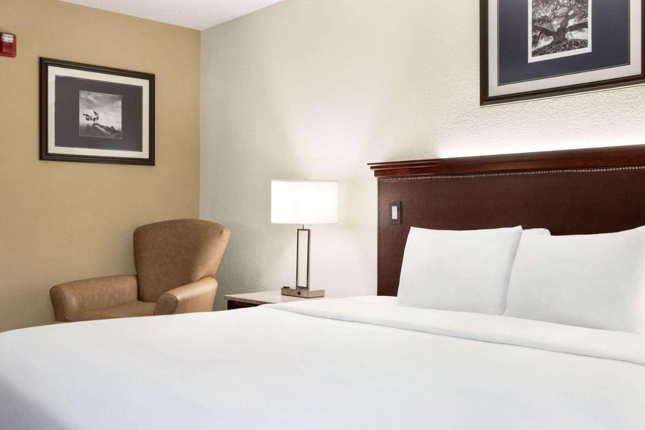 Travelodge By Wyndham Coffeyville Экстерьер фото