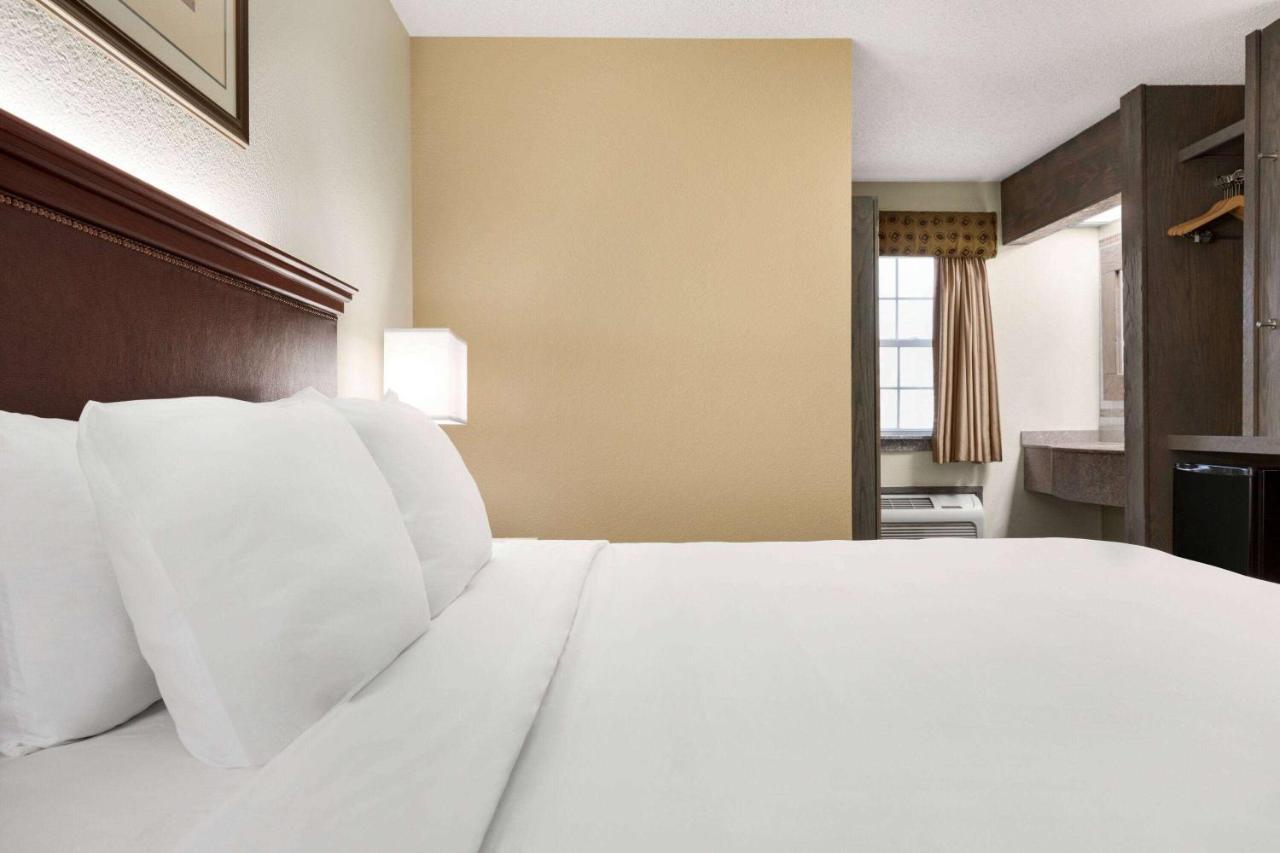 Travelodge By Wyndham Coffeyville Экстерьер фото