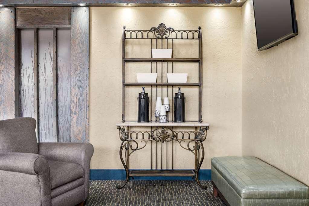 Travelodge By Wyndham Coffeyville Интерьер фото